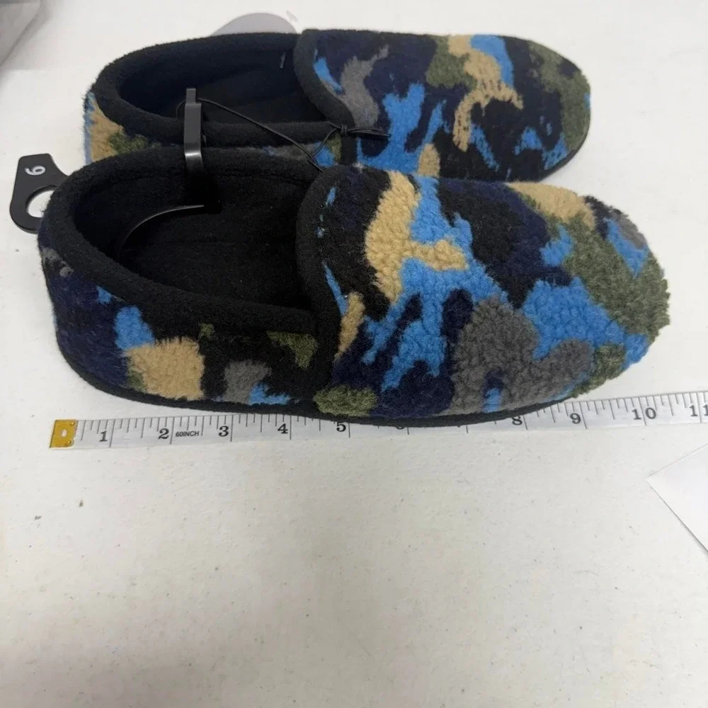 Wonder Nation blue camo slippers, big kids Size: US 6